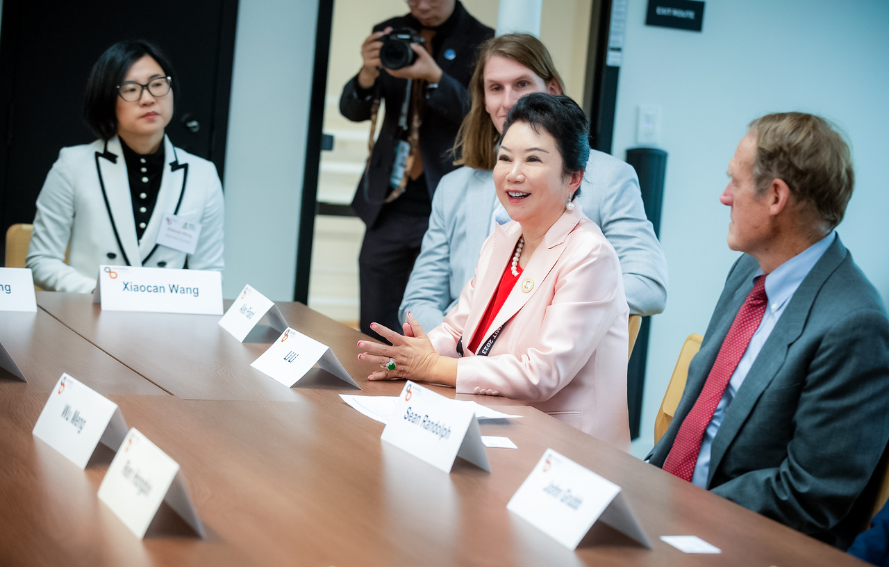 腾博会官网集团董事局李俐加入贸促会活动