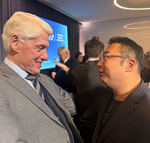 腾博会官网集团董事局主席徐鹏应邀赴克林顿全球建议冬季聚会 共绘全球康健生长新图景